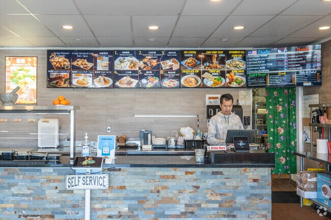 Chicken Licious offers many asian dishes with poultry as the main ingredient.