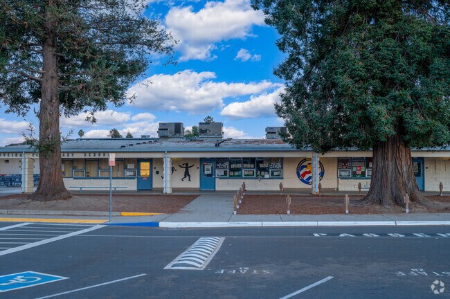 Oliveira Elementary School campus.