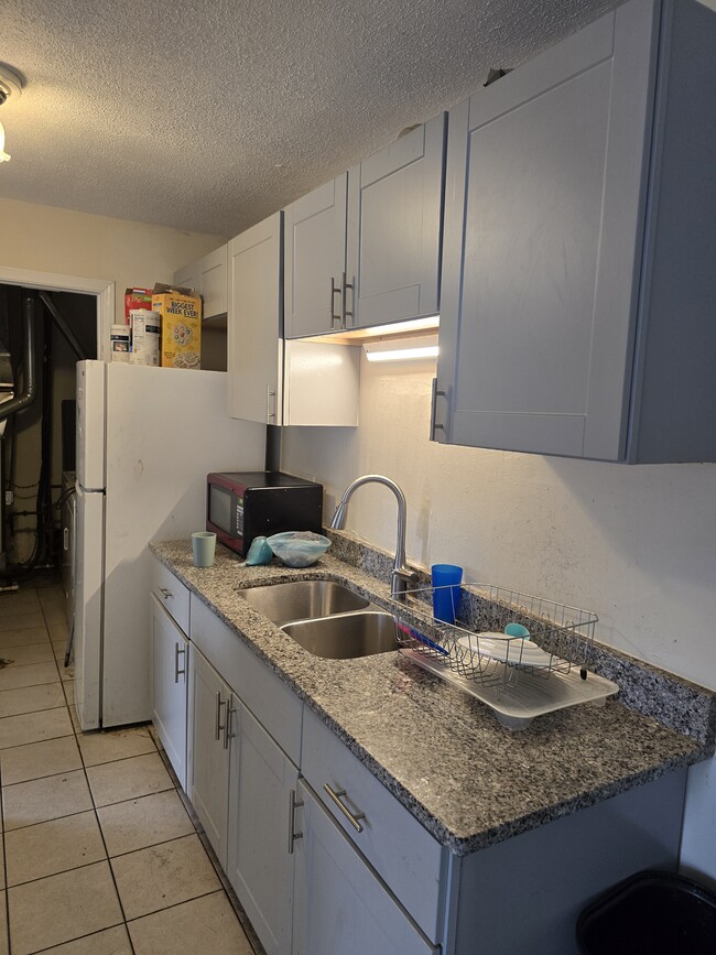 1751 Queensbury Cir, Hoffman Estates, IL 60169 - photo 2