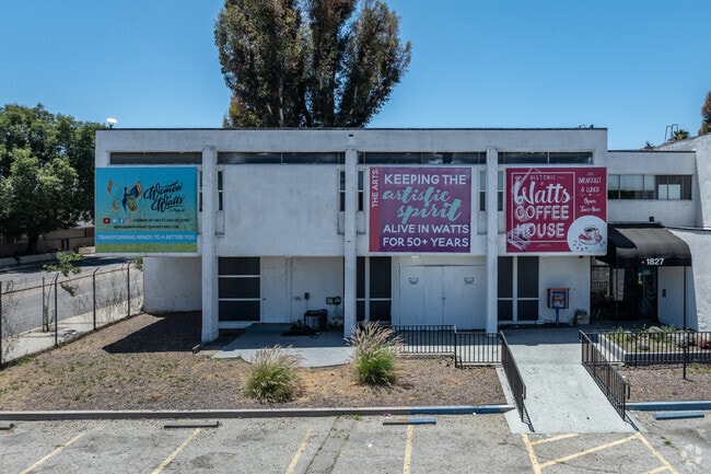 College Bridge Academy collaborates with industry partners for internships.