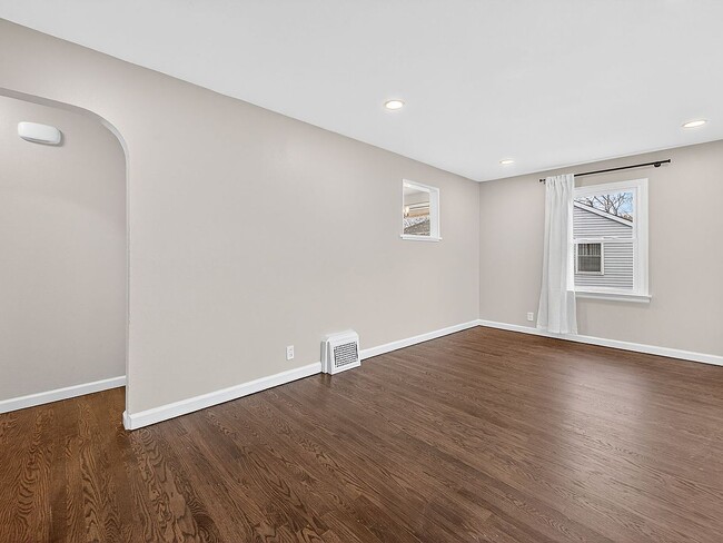 8232 Davenport Dr, Saint Louis, MO 63134 - photo 3