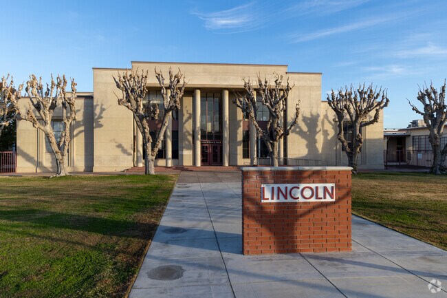 Lincoln Junior High School
Public Middle School
Taft, CA