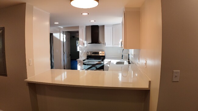 136 Moore St, Wellford, SC 29385 - photo 7