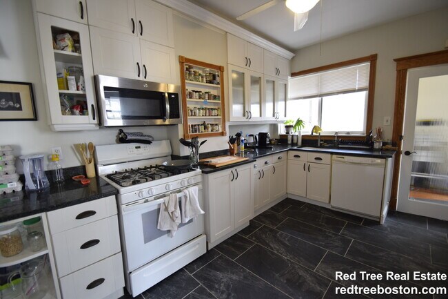 29 Page St unit 3, Revere, MA 02151 - photo 6
