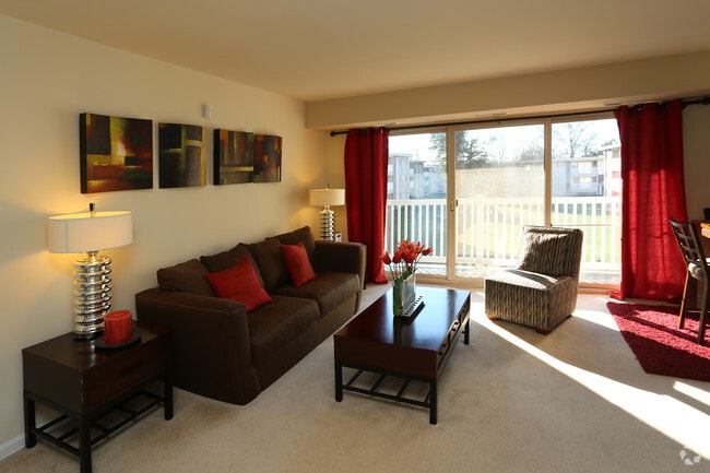 Gates of Cipriano, Greenbelt, MD 20770 - photo 2