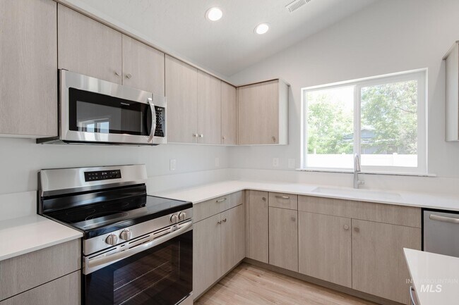 16695 Sentinel Ave, Caldwell, ID 83607 - photo 5