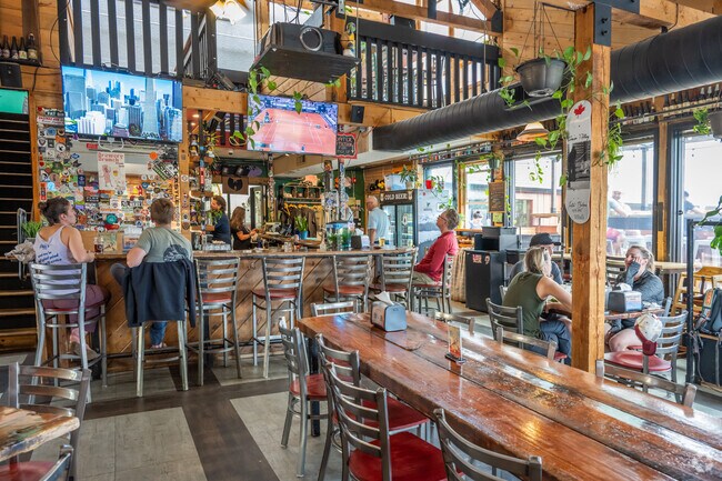 Homestead residents can head to Evergreen Brewery, which serves craft beers, cocktails, and sandwiches in a lively atmosphere and has a patio with mountain views.