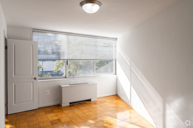 Newport West, Washington, DC 20005 - photo 7