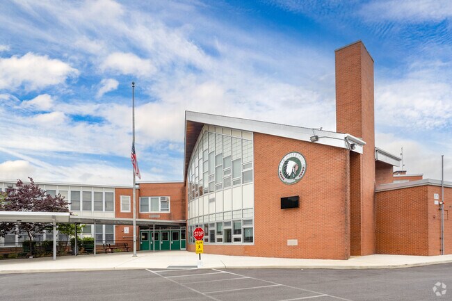 The East Middle School in Brentwood, NY has 90% economically disadvantaged  students.