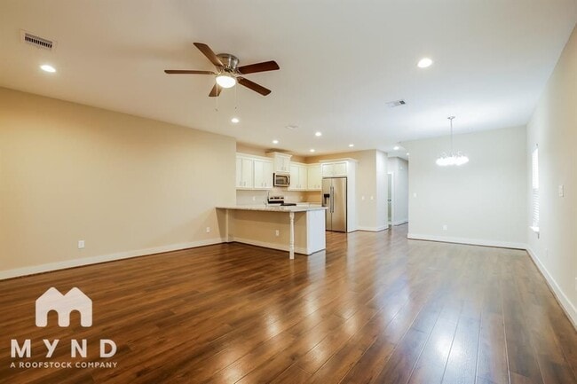 5003 Higgins St, Houston, TX 77033 - photo 3