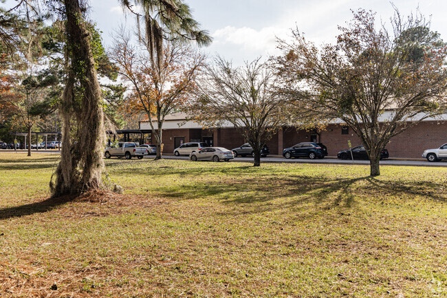 Ridgeview Elementary School is located on Jefferson Avenue in the Lakeside neighborhood.