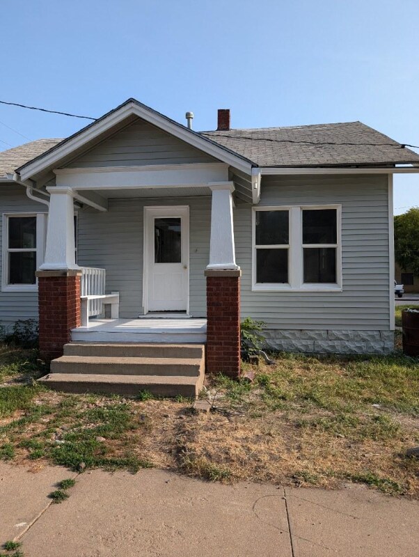 211 W 4th St, Wellington, KS 67152