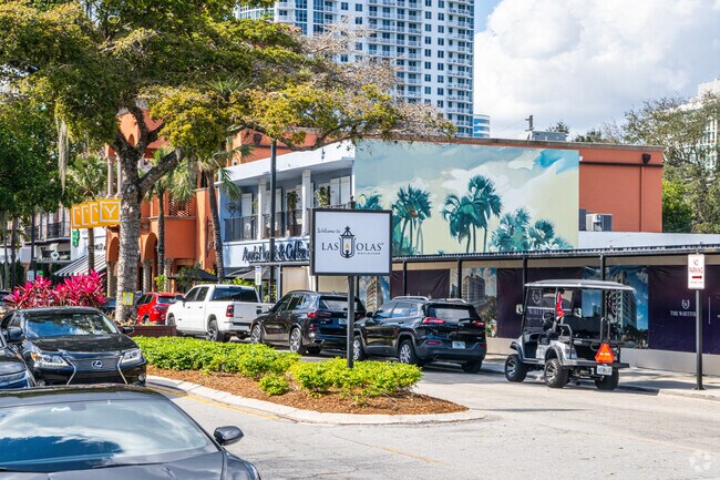 Shopping in las Olas close to Riverside Park Neighborhood.