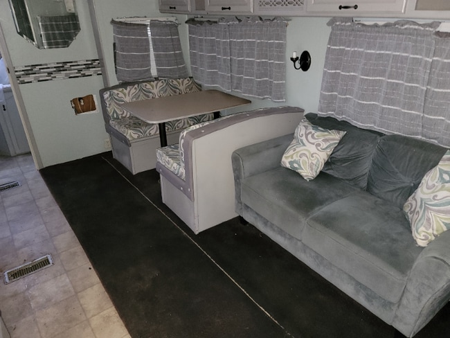 446 Co Rd 90b, Gonzales, TX 78629 - photo 2