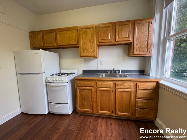 1750 Commonwealth Ave unit 1820-4, Brighton, MA 02135 - photo 2