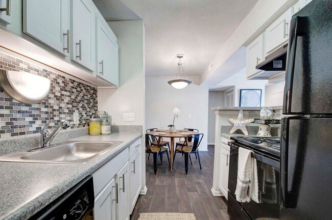 Corners at Crystal Lake, Winston-Salem, NC 27106 - photo 2