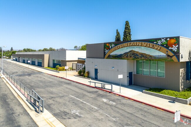 The courses at Mountain View Elementary School encourage critical thinking and creativity.