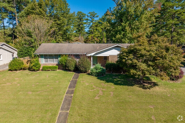 Most homes in Stage Road feature large front yards, though some lack driveways.