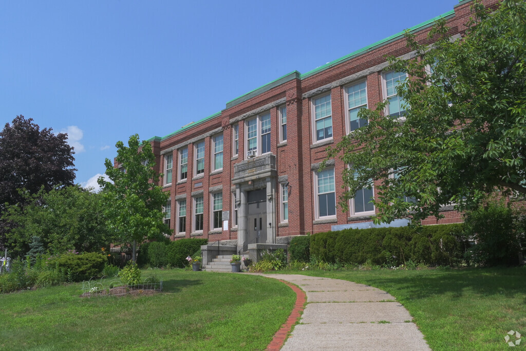 Main entrance to Montclair Elementary School in Montclair, Quincy MA