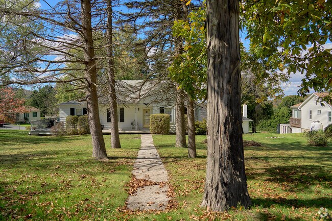 Find homes that offer single level living in Highfield-Cascade.