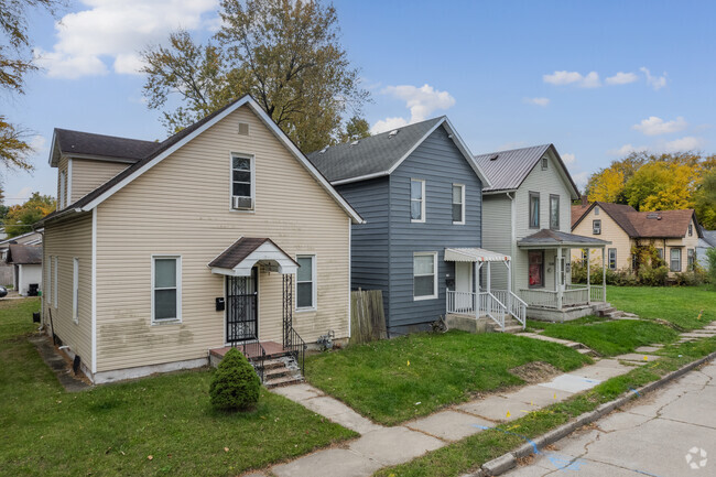Find lovely four square style homes at East Side Community in Fort Wayne.