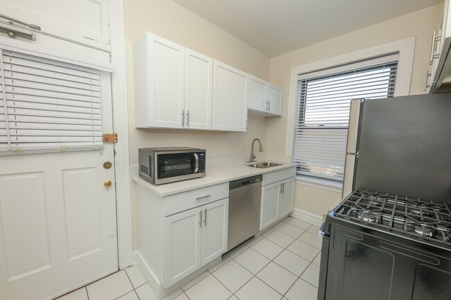 Renovated Units Blocks From The Lake and Downtown Evanston!, Evanston, IL 60202 - photo 5