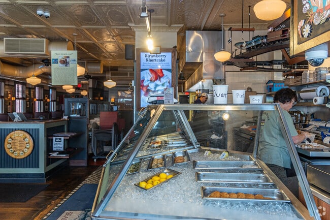 Other dining options in Mount Hood include Turner's Seafood Grill.