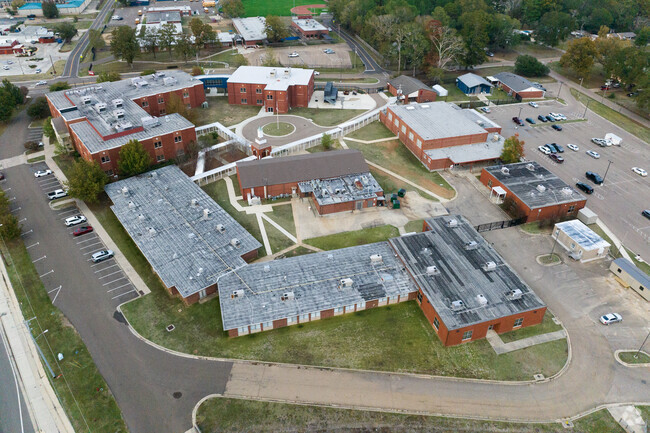 Richland High School enrolls over 836 students annually.