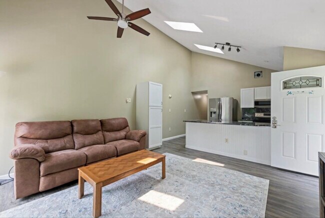 33 Plaza Village Rd unit D, Plymouth, NH 03264 - photo 5