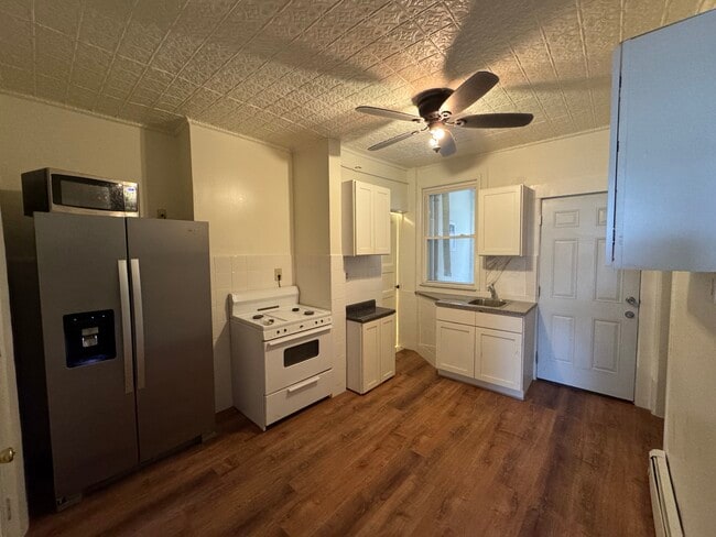 8 Mulberry St unit 1st Fl, Yonkers, NY 10701 - photo 3