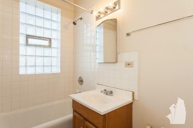 1100 W George St unit 205, Chicago, IL 60657 - photo 6