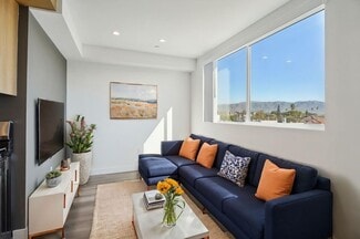 10806 Blix St Unit 402, Los Angeles, CA 91602