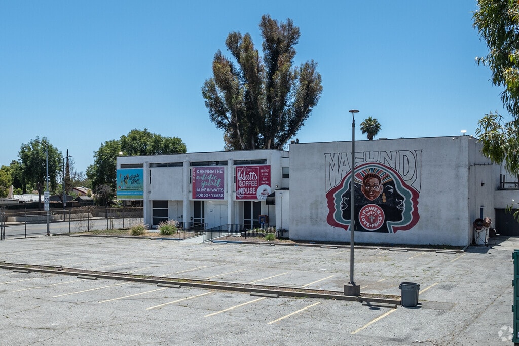 College Bridge Academy serves high school students from diverse backgrounds.