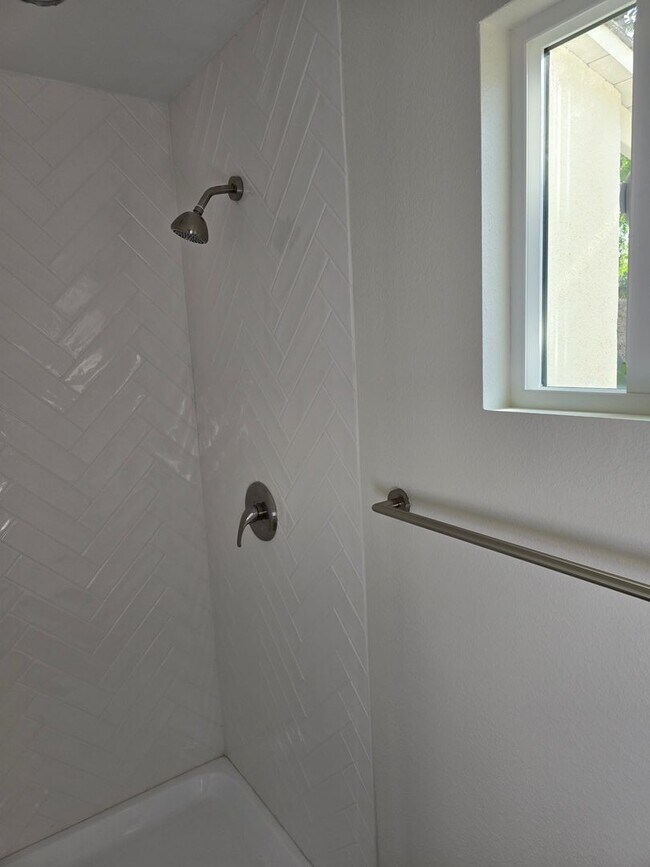 NEWLY RENOVATED, Quartz Counters & Stainless Steel Appliances, Fullerton, CA 92833 - photo 4