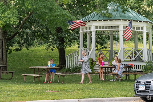 Marine has many lush green spaces, perfect for family picnics.