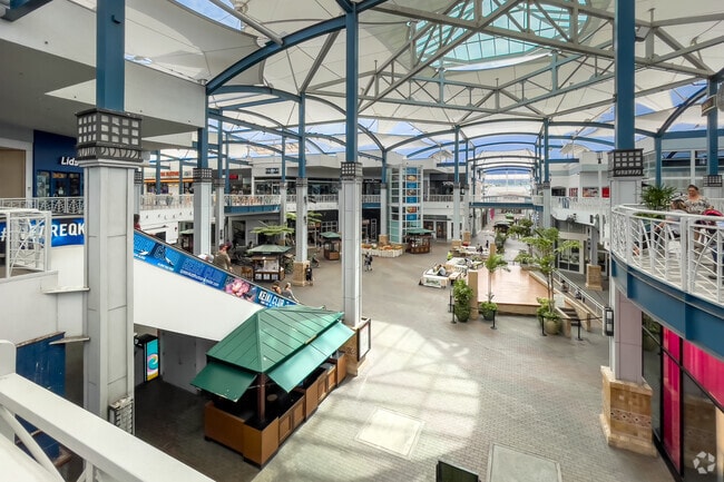 The Queen Ka'ahumanu Shopping Center is the main retail hub in Kahului.