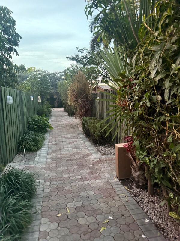 1351 Holly Heights Dr unit 2, Fort Lauderdale, FL 33304 - photo 5