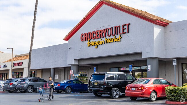 Residents can shop at Grocery Outlet found in Casa de Oro-Mount Helix