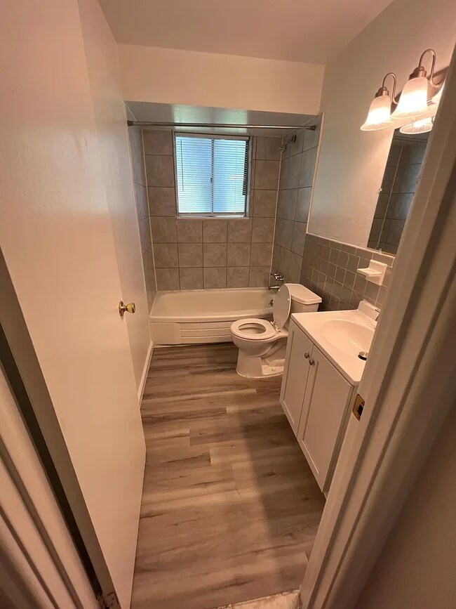 10728 Tropic Dr, Saint Ann, MO 63074 - photo 6