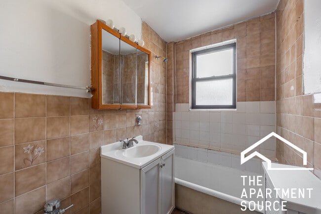 717 W Belmont Ave unit 404, Chicago, IL 60657 - photo 6