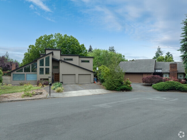 Contemporary homes on SE Angus Street in Cascade Park.
