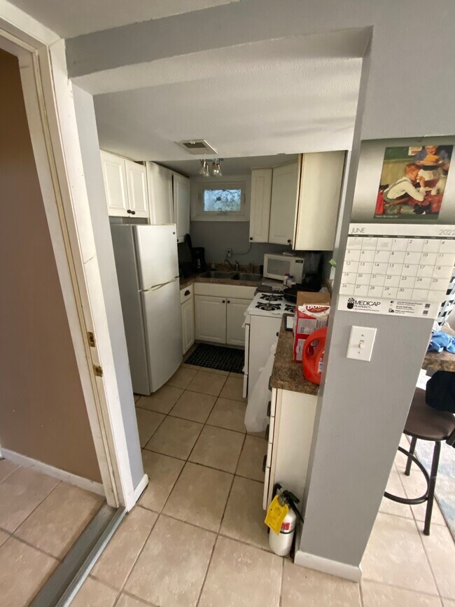 Full kitchen