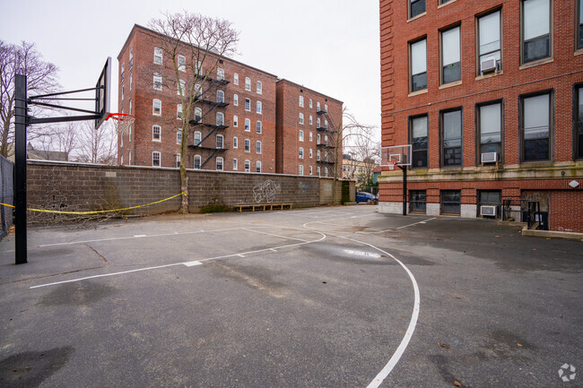 The Amigos School in Cambridge has an overall grade of A- on Niche.