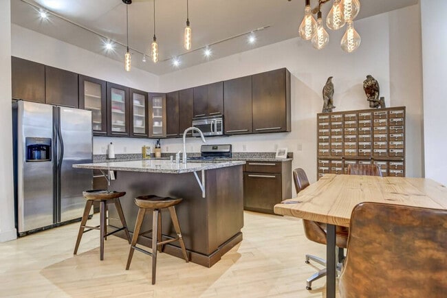 8 S Old State Capitol Plaza unit ID1031831P, Springfield, IL 62701 - photo 3