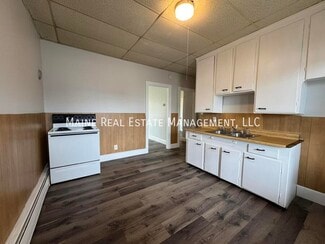 172 College Ave Unit 2, Waterville, ME 04901
