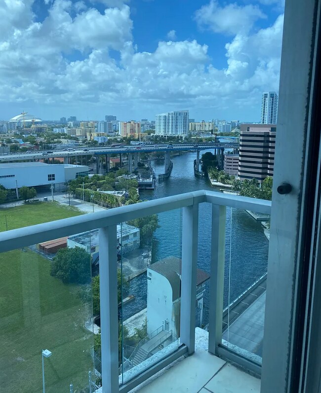 185 SW 7th St unit 1400, Miami, FL 33130 - photo 3