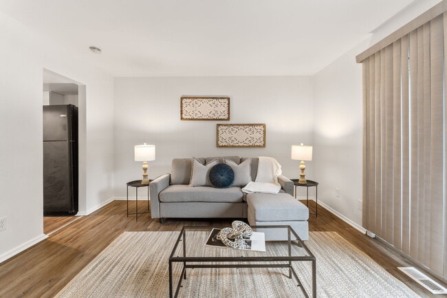 106 Tarryton Ct E, Columbus, OH 43228 - photo 2