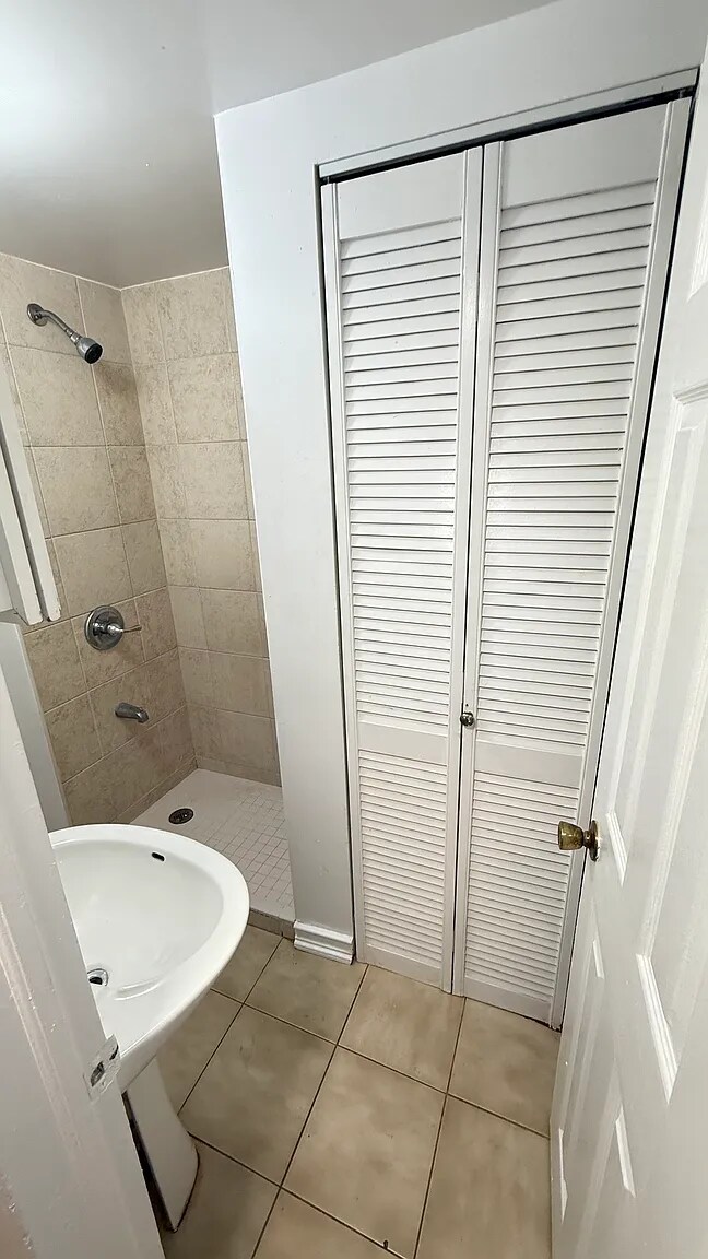 3948 de Reimer Ave Unit Bsmt, Bronx, NY 10466