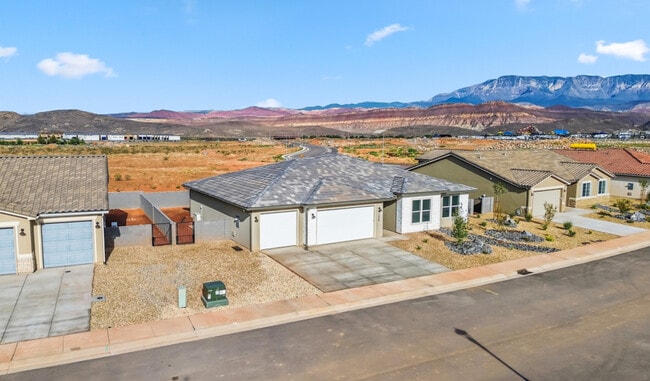 1570 S 4040 W, Hurricane, UT 84737 - photo 2
