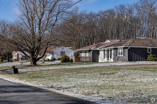 Their are clusters of ranch houses throughout the neighborhood of Somerset Township.